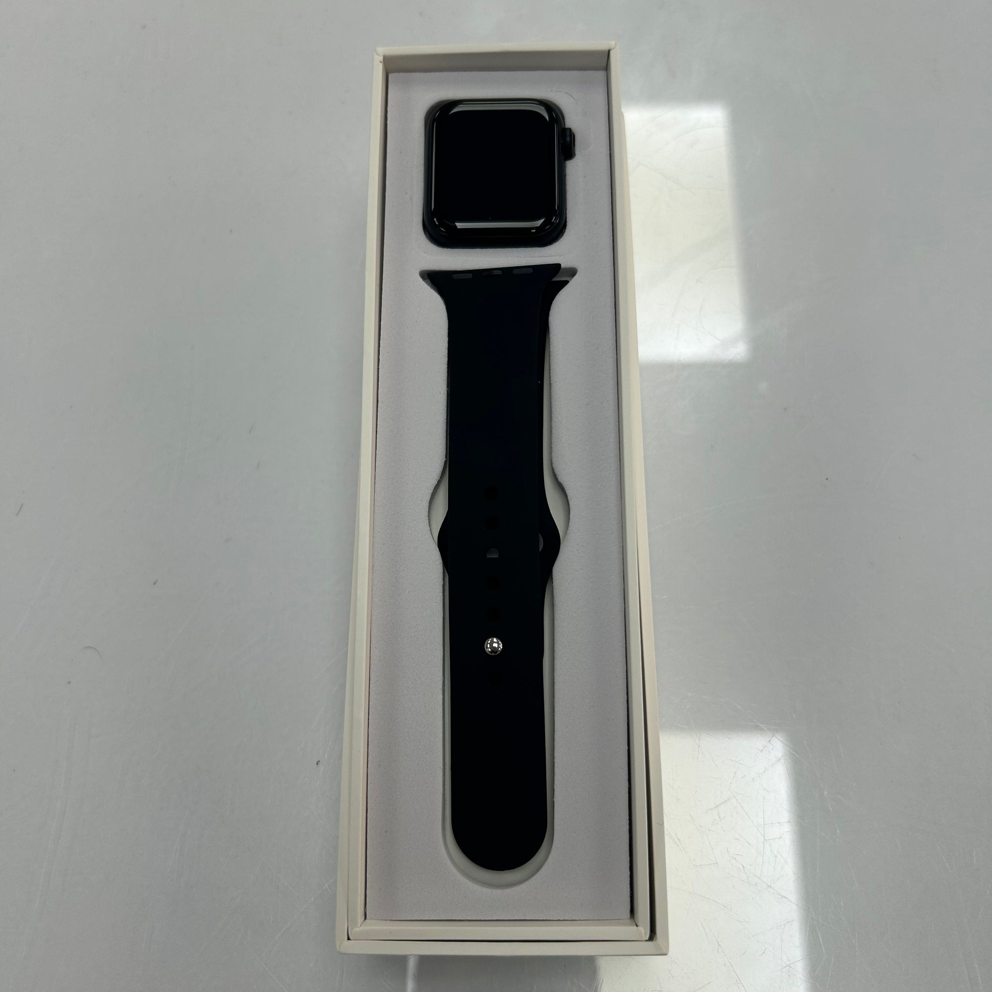 Apple Watch SE 40mm 2022 - Black Aluminium & Sports Band - GPS & Cell