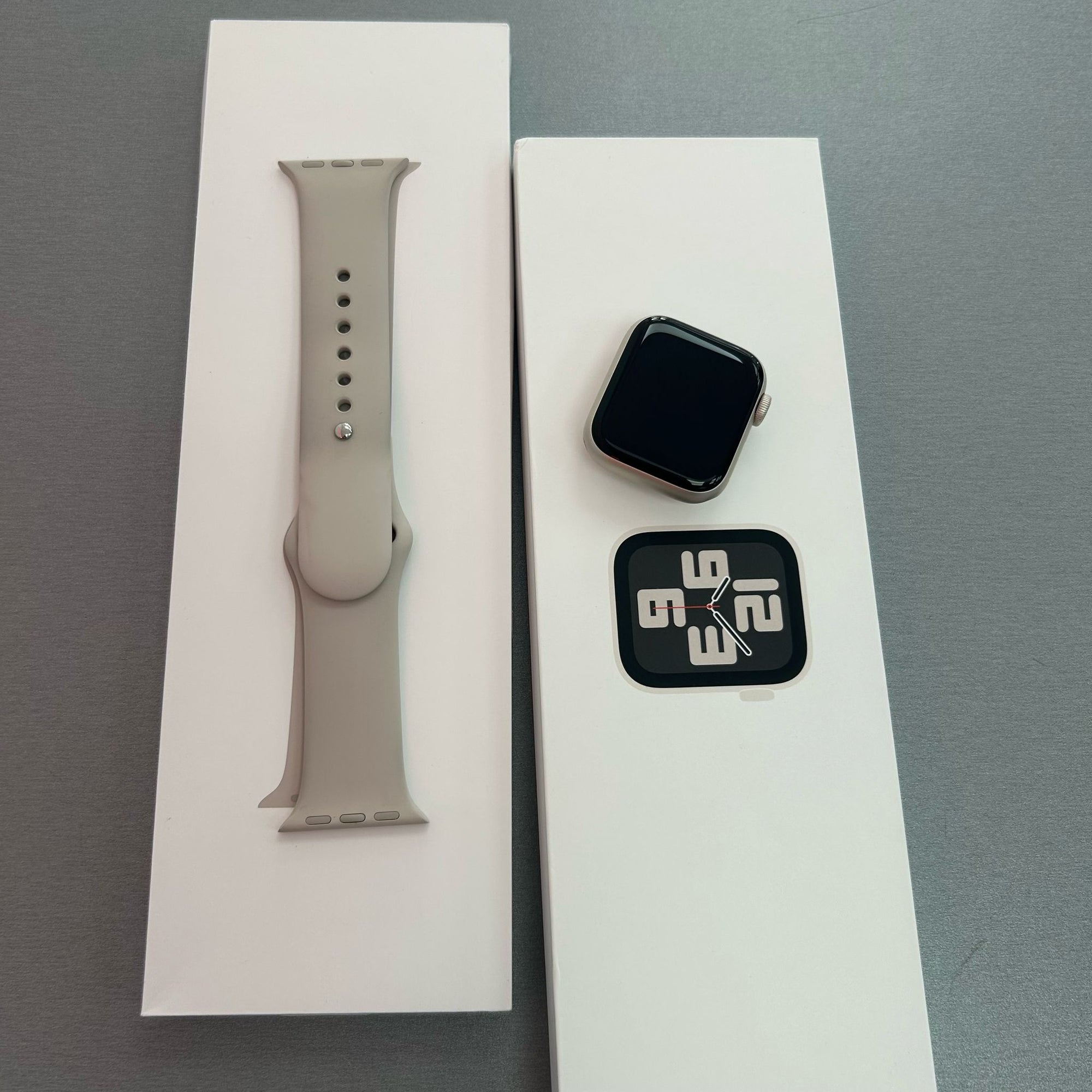 Apple Watch SE (2nd Gen) - 40mm & Starlight Aluminium Case